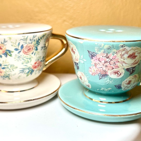 core Other - Set of 2 Floral Teacups on Saucers Ceramic Salt & Pepper Shakers Tea Party